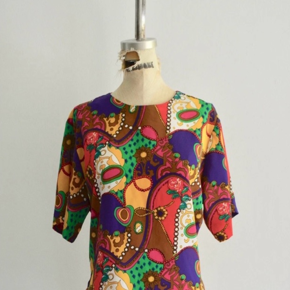 Notations Multicolor Abstract Short Sleeve Top